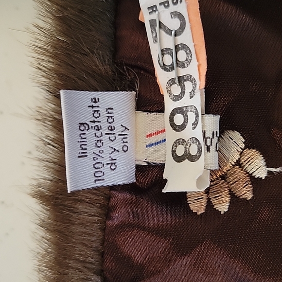 La Maison de la Fausse Fourrure scarf - Picture 3 of 6